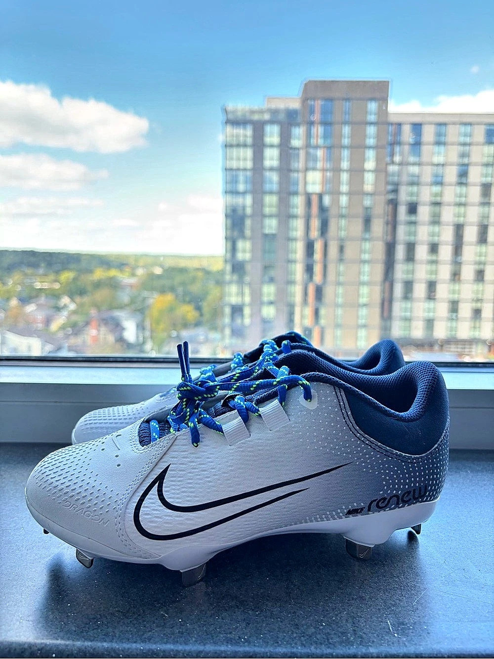Blue and white ombré Nike Renew Hyper diamond women’s metal softball cleats size